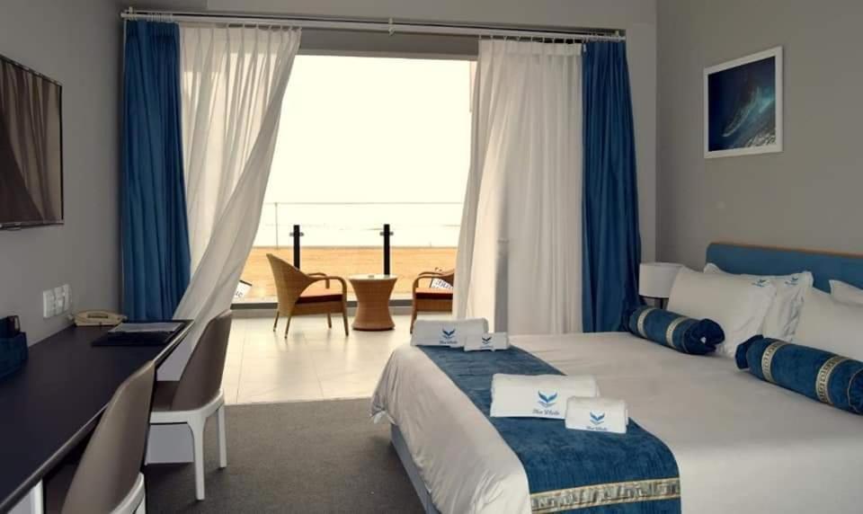 Blue Whale Hotels Уолфиш-Бей Экстерьер фото