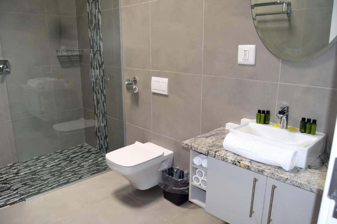 Blue Whale Hotels Уолфиш-Бей Экстерьер фото